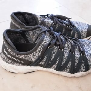 MERRELL RUNNING SHOES US 8.5 / 39
